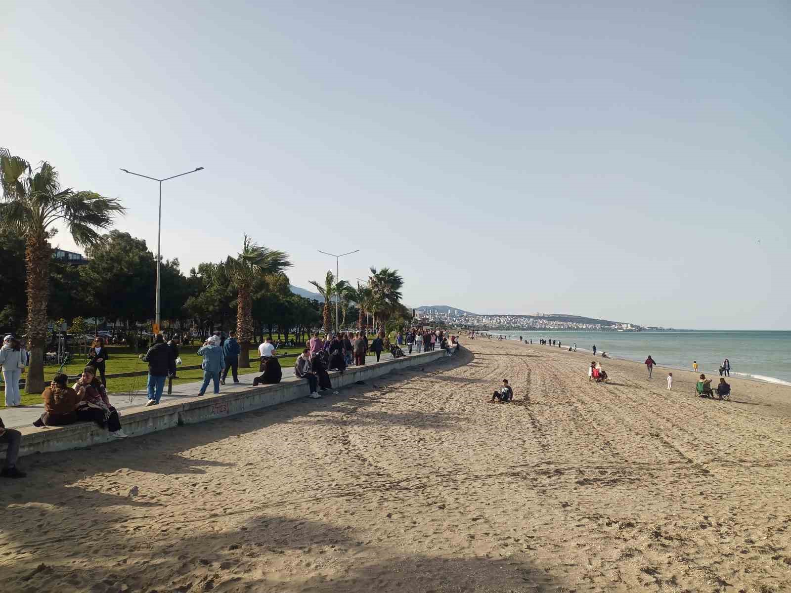 Samsun’da yalancı bahar: Vatandaşlar sahile akın etti
