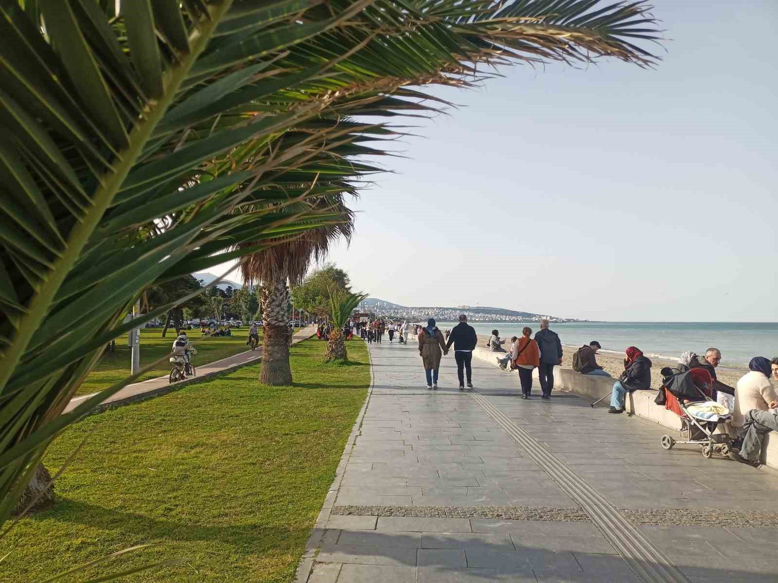 Samsun’da yalancı bahar: Vatandaşlar sahile akın etti
