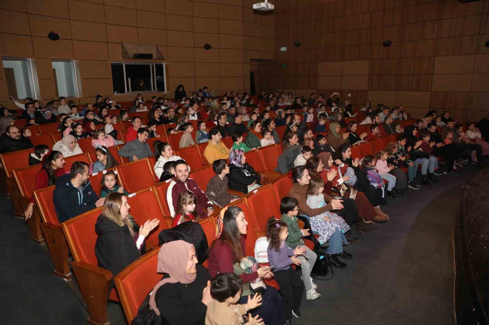 Samsun’da yarıyıla özel tatil sahnesi
Samsun’da yarıyıla özel tatil sahnesi