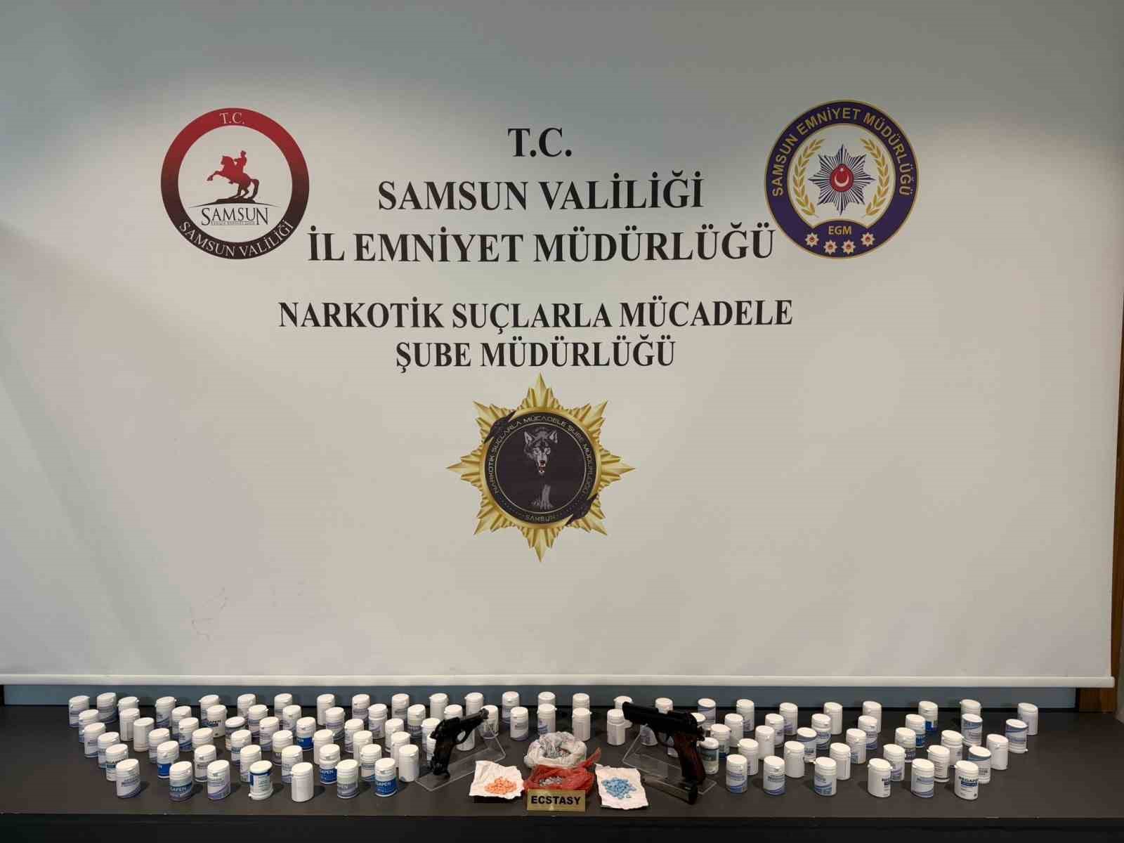Samsun’da yatak odasında ve araçta uyuşturucu ele geçirildi
