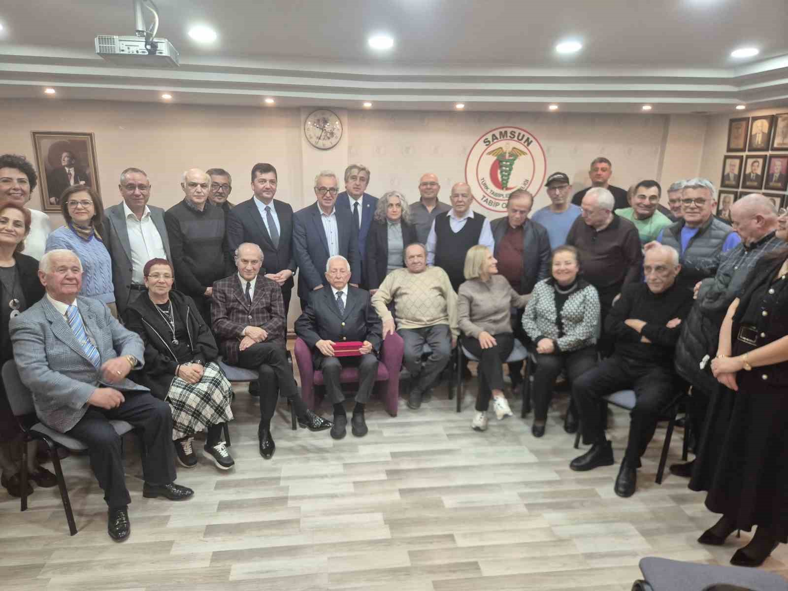 Samsun’da yeni ‘Şeyh-ül Etibba’ belli oldu
Samsun’da yeni ‘Şeyh-ül Etibba’ belli oldu