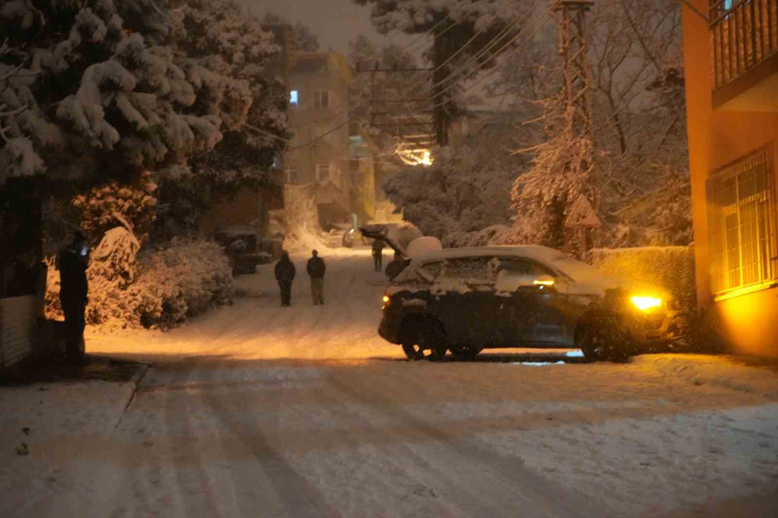 Samsun’da yoğun kar yağışı sürücülere zor anlar yaşattı
