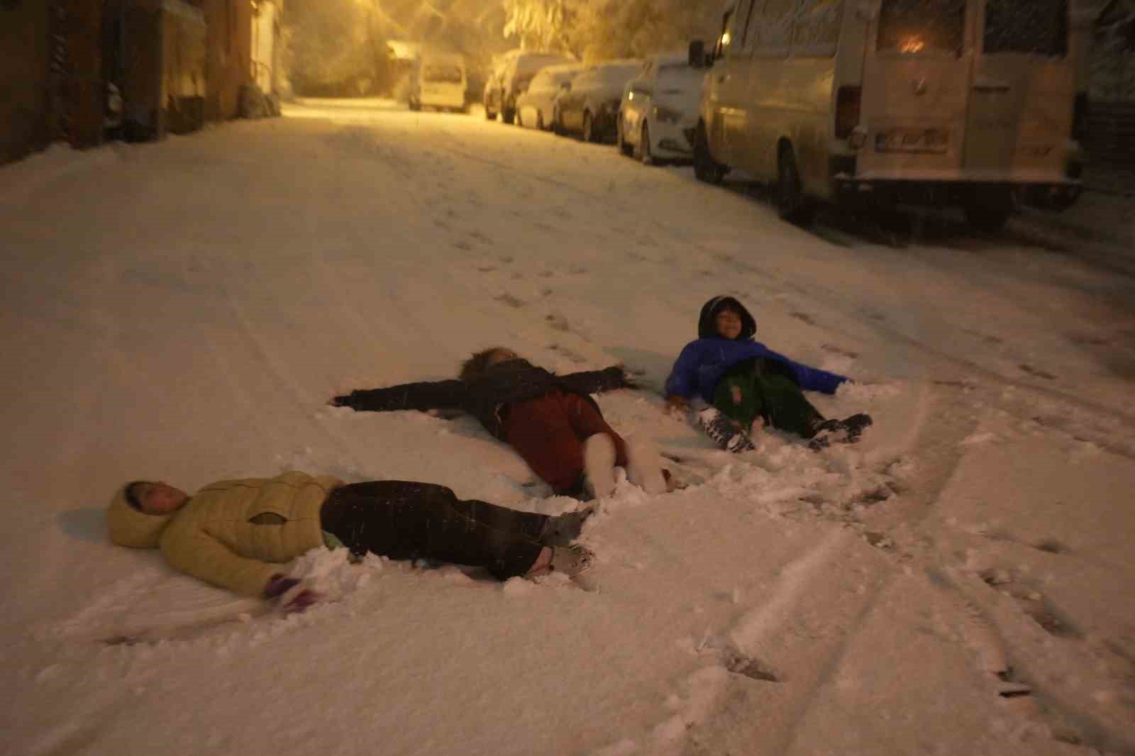 Samsun’da yoğun kar yağışı sürücülere zor anlar yaşattı
