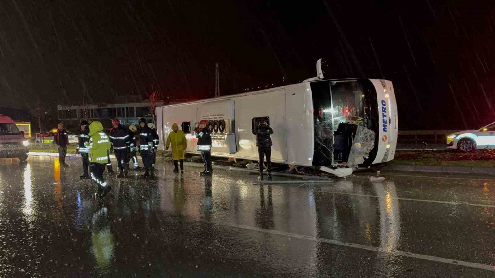 Samsun’da yolcu otobüsü devrildi: 6 yaralı
