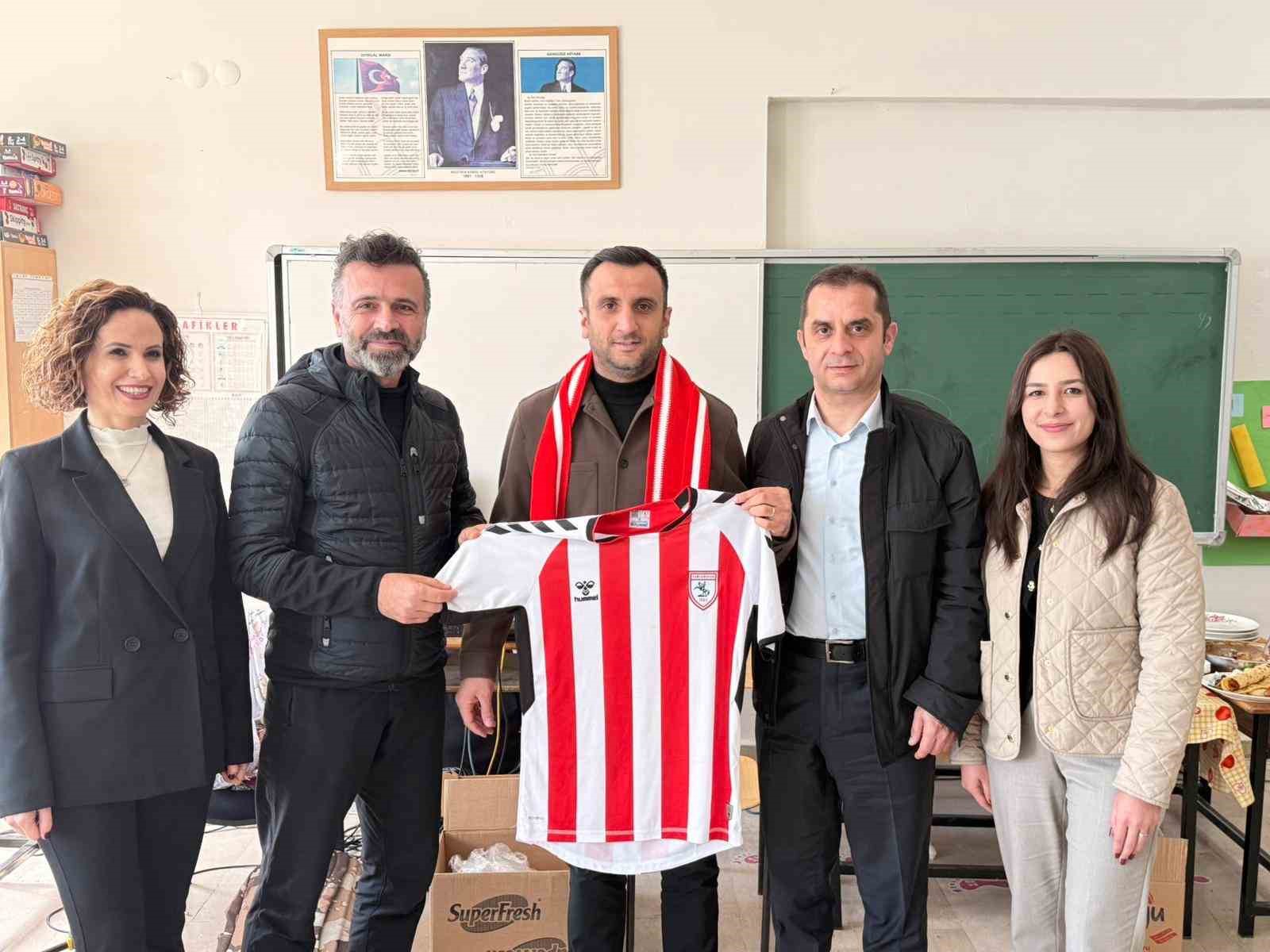 Samsun’dan Diyarbakır’a uzanan gönül köprüsü oyun parkıyla taçlandı
Samsun’dan Diyarbakır’a uzanan gönül köprüsü oyun parkıyla taçlandı