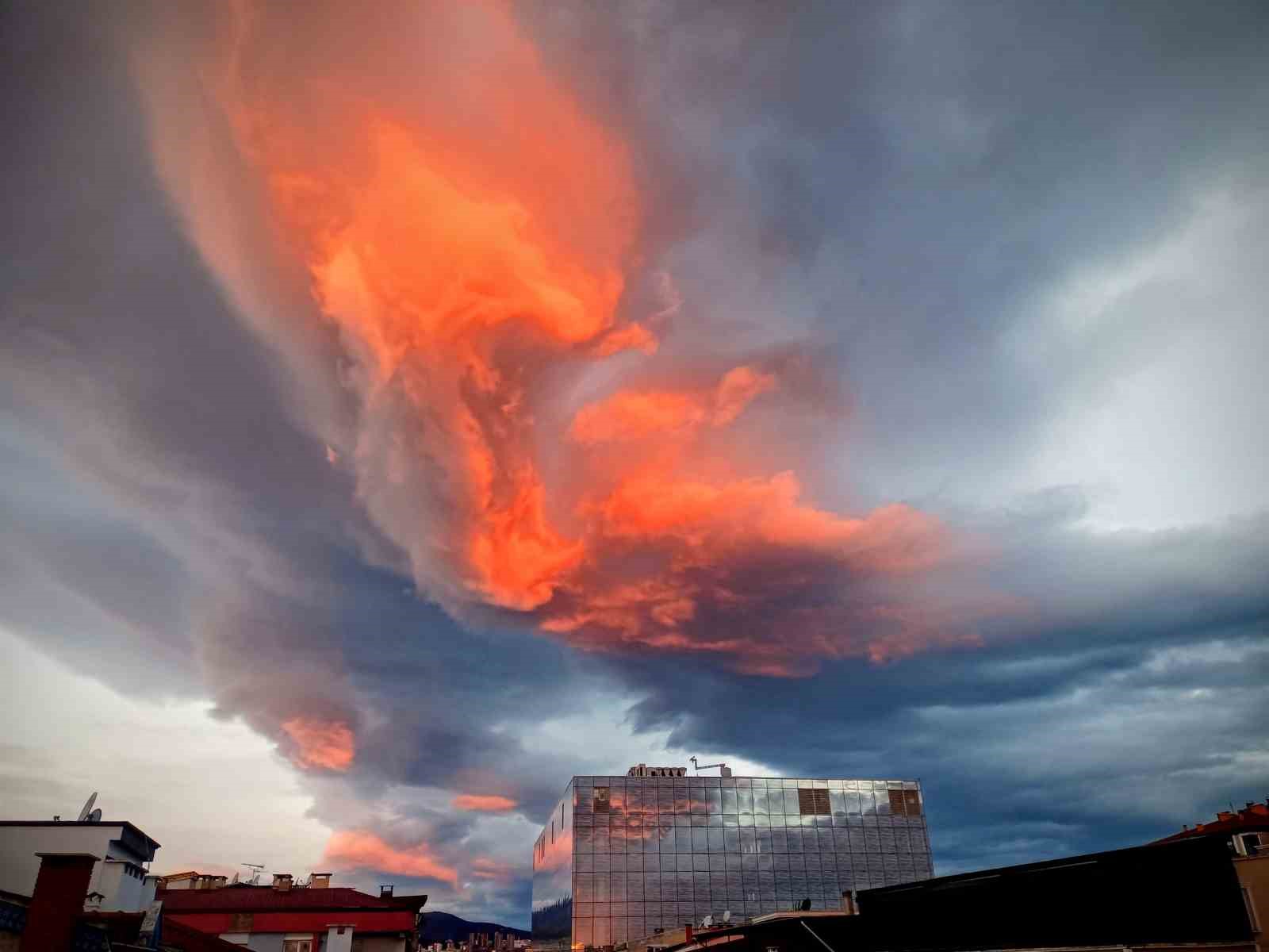 Samsun’dan objektife yansıyanlar: Gökyüzü büyüledi, şehir ışıkları geceyi aydınlattı
