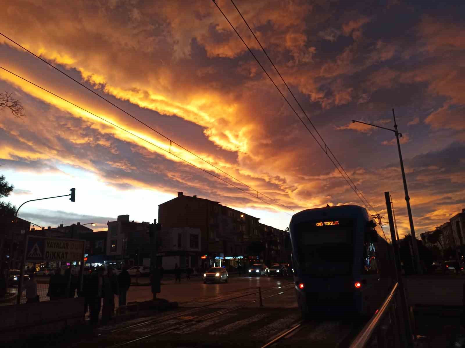 Samsun’dan objektife yansıyanlar: Gökyüzü büyüledi, şehir ışıkları geceyi aydınlattı

