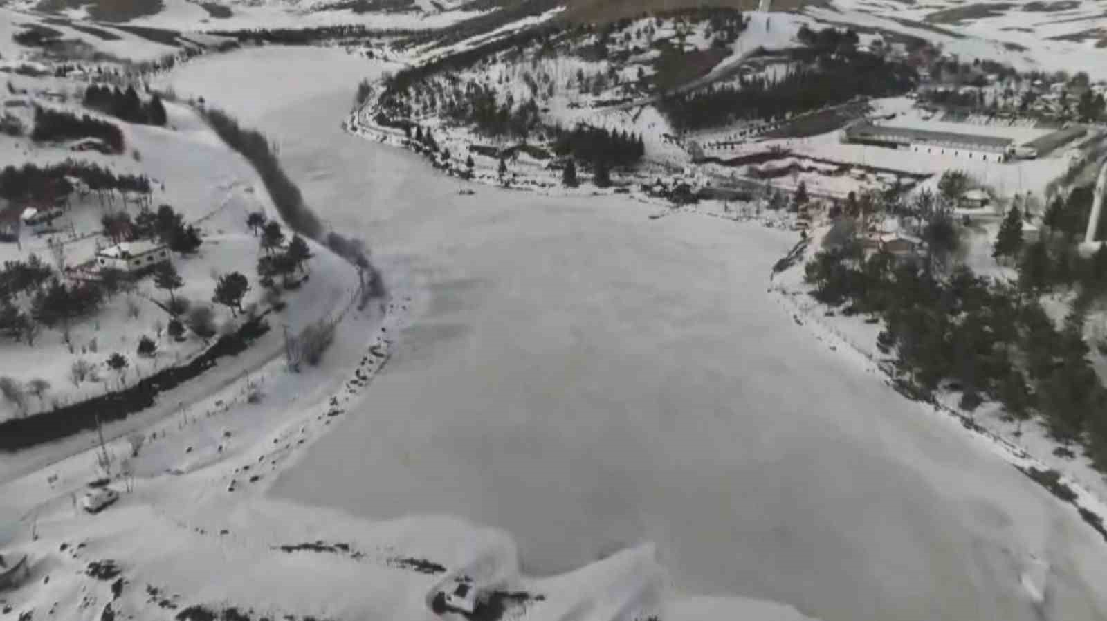 Samsunlu doğa fotoğrafçısı doktor donmuş gölün üzerinde kamp yaptı
