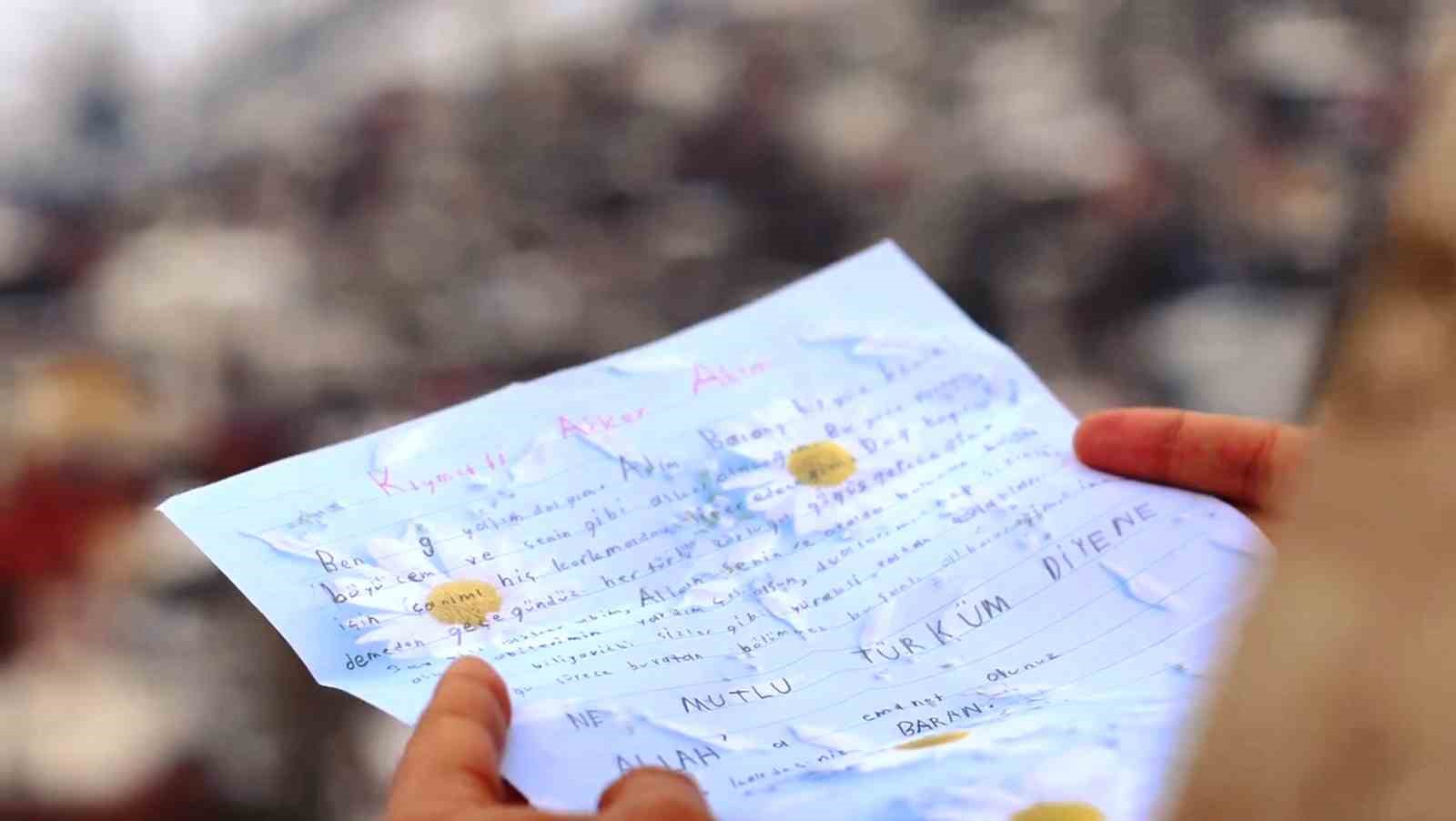 Samsunlu öğrencilerin mektupları, Şırnak’taki komandoları duygulandırdı
Samsunlu öğrencilerin mektupları, Şırnak’taki komandoları duygulandırdı