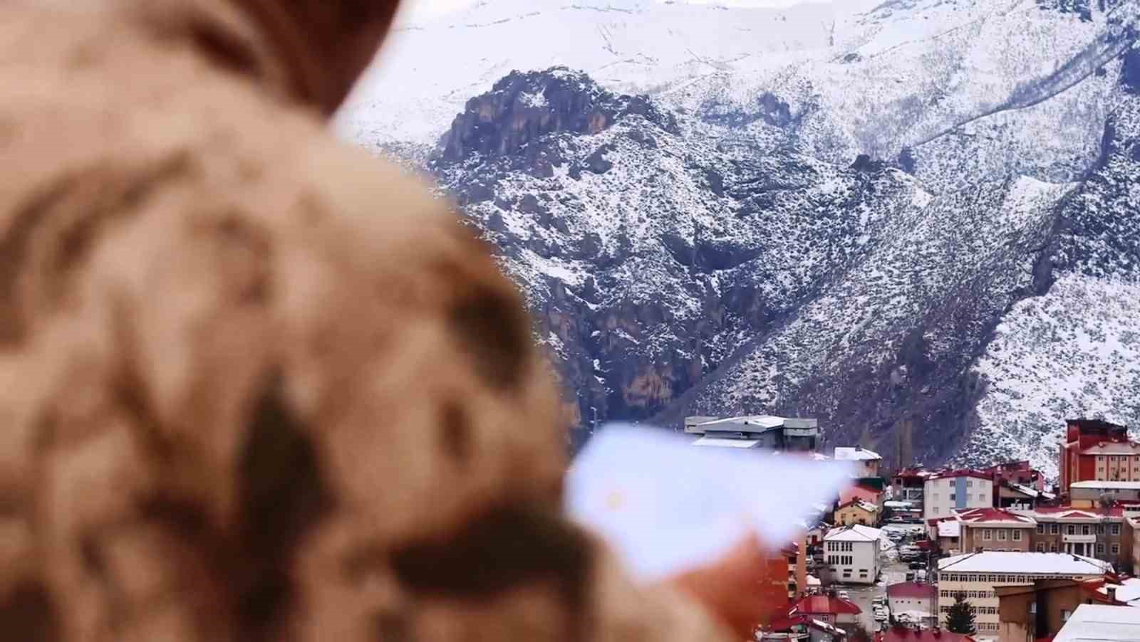 Samsunlu öğrencilerin mektupları, Şırnak’taki komandoları duygulandırdı
Samsunlu öğrencilerin mektupları, Şırnak’taki komandoları duygulandırdı