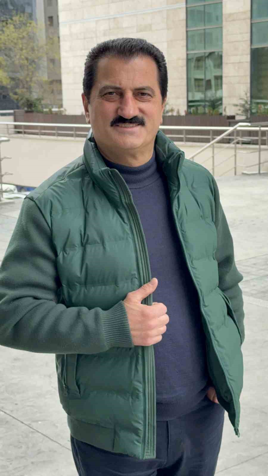 Samsunlu türkücü Tatlıses’e benzerliğiyle ilgi odağı oldu
