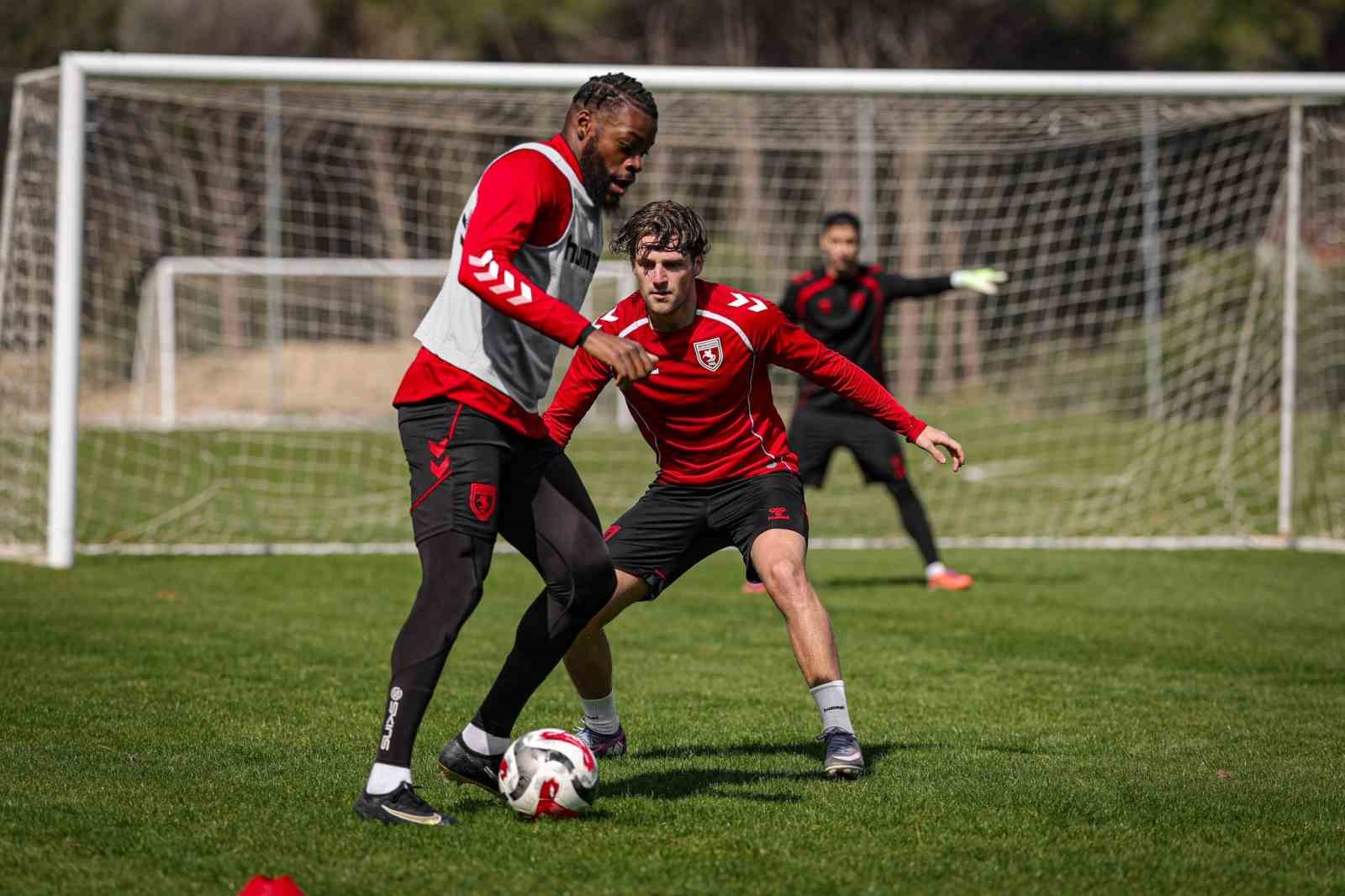 Samsunspor, Fenerbahçe deplasmanında puan peşinde
