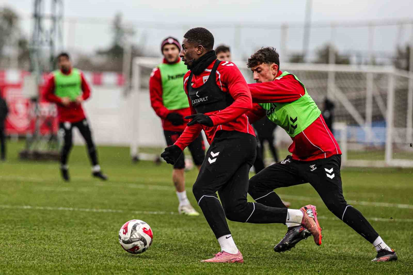 Samsunspor, galibiyet özlemine Gençlerbirliği deplasmanında son vermeyi hedefliyor
