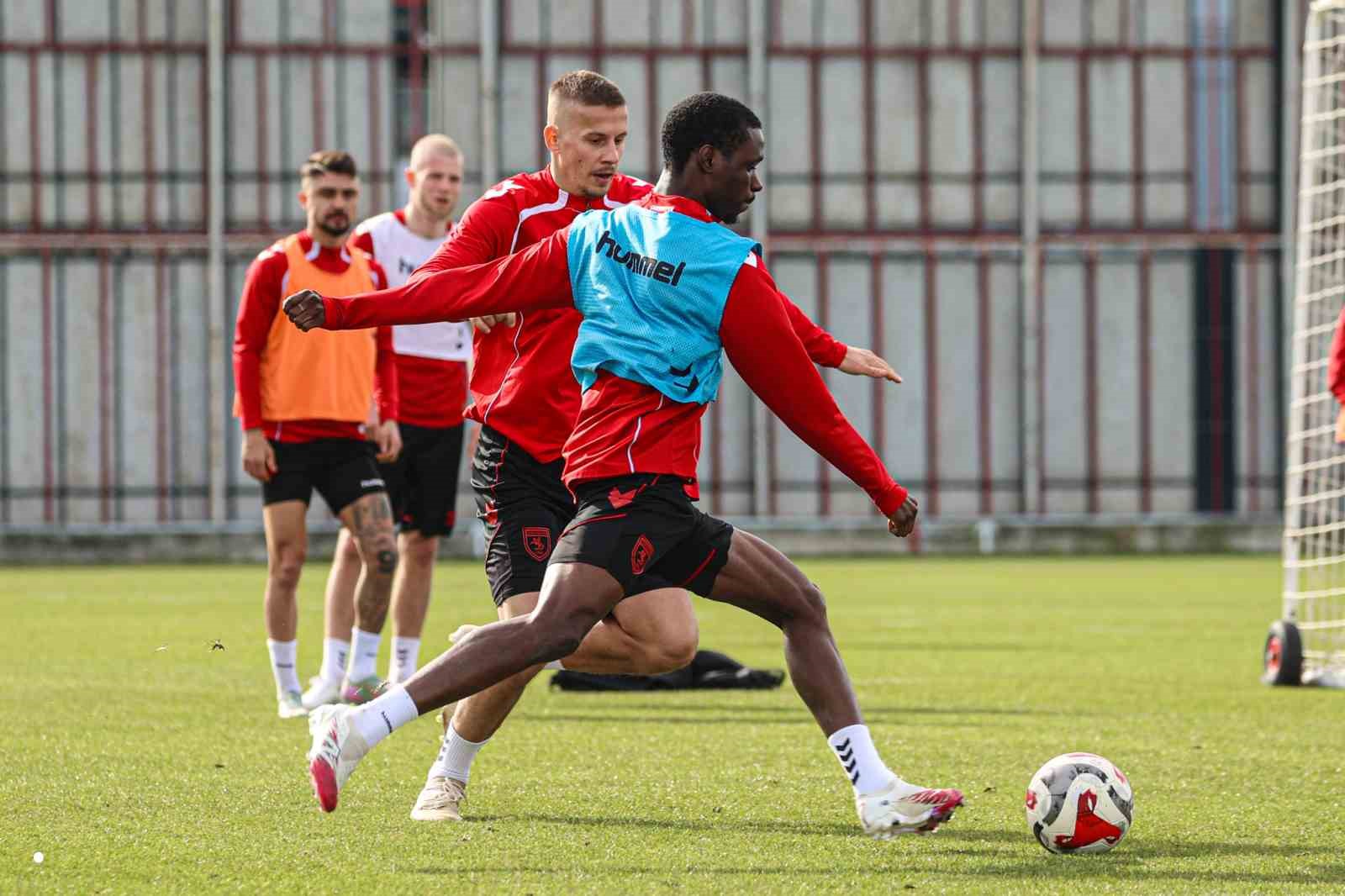 Samsunspor, Kasımpaşa maçı için İstanbul’a gitti
