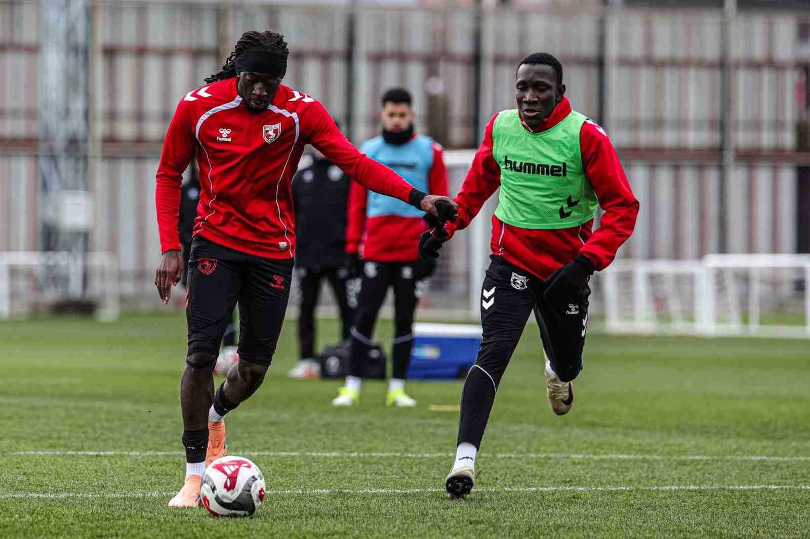 Samsunspor, Kocaelispor maçı hazırlıklarına başladı
