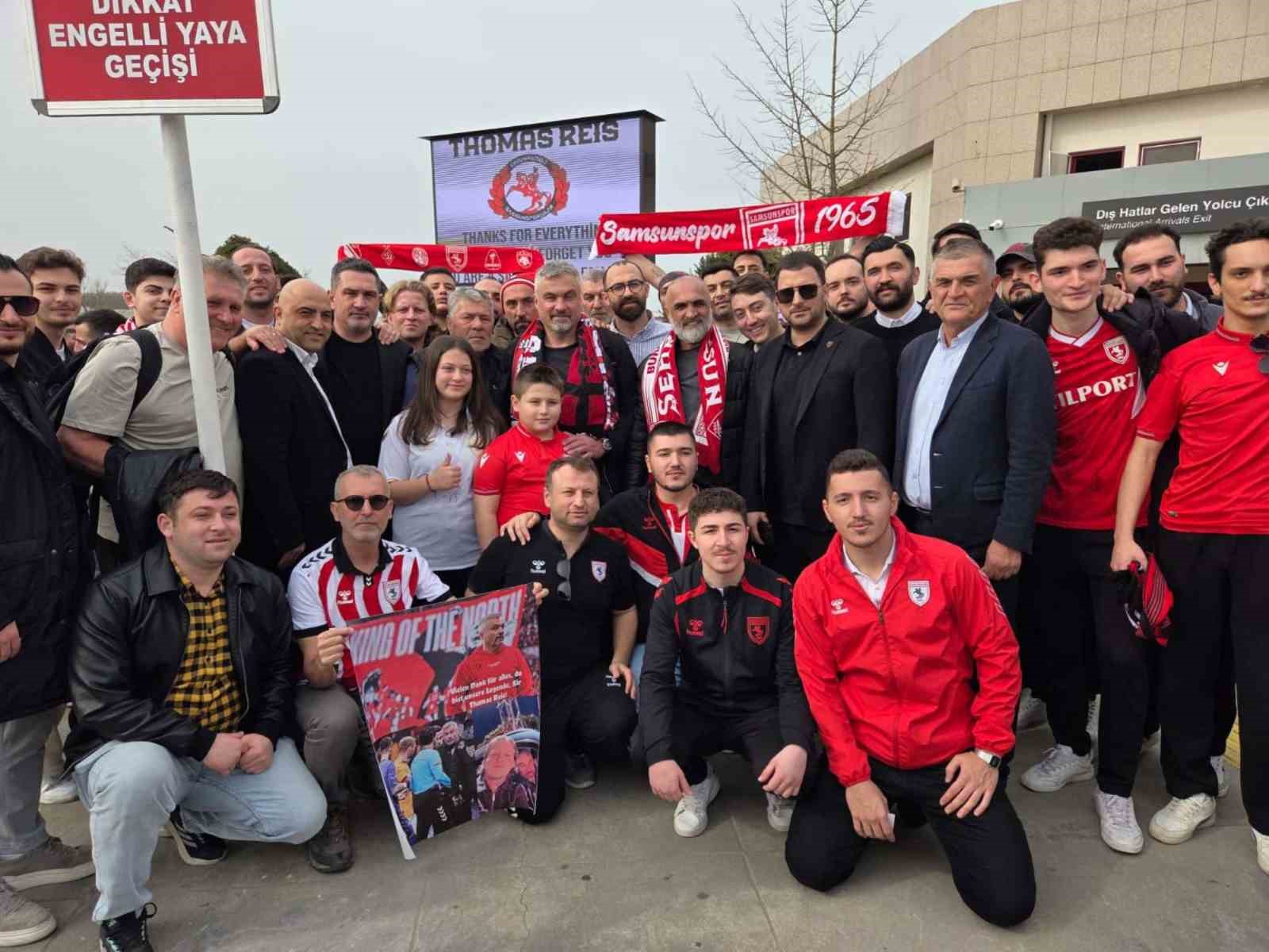 Samsunspor taraftarlarından Thomas Reis’e duygusal veda
