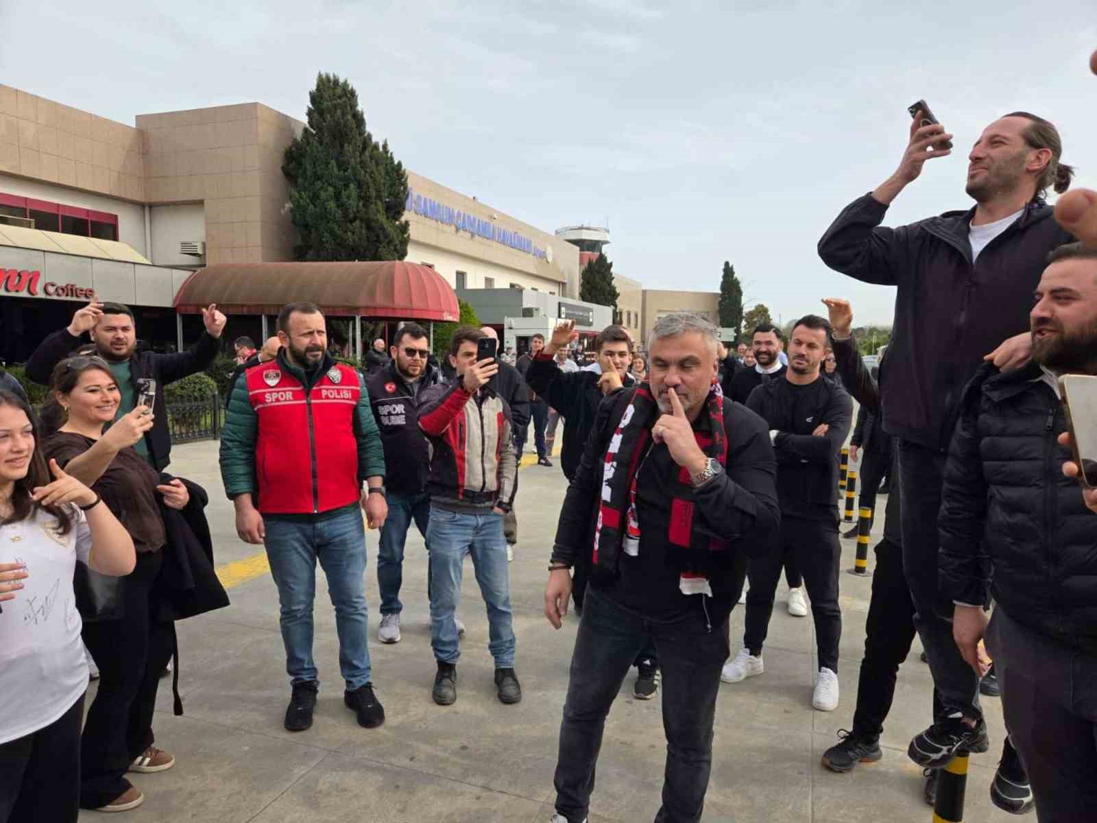 Samsunspor taraftarlarından Thomas Reis’e duygusal veda
