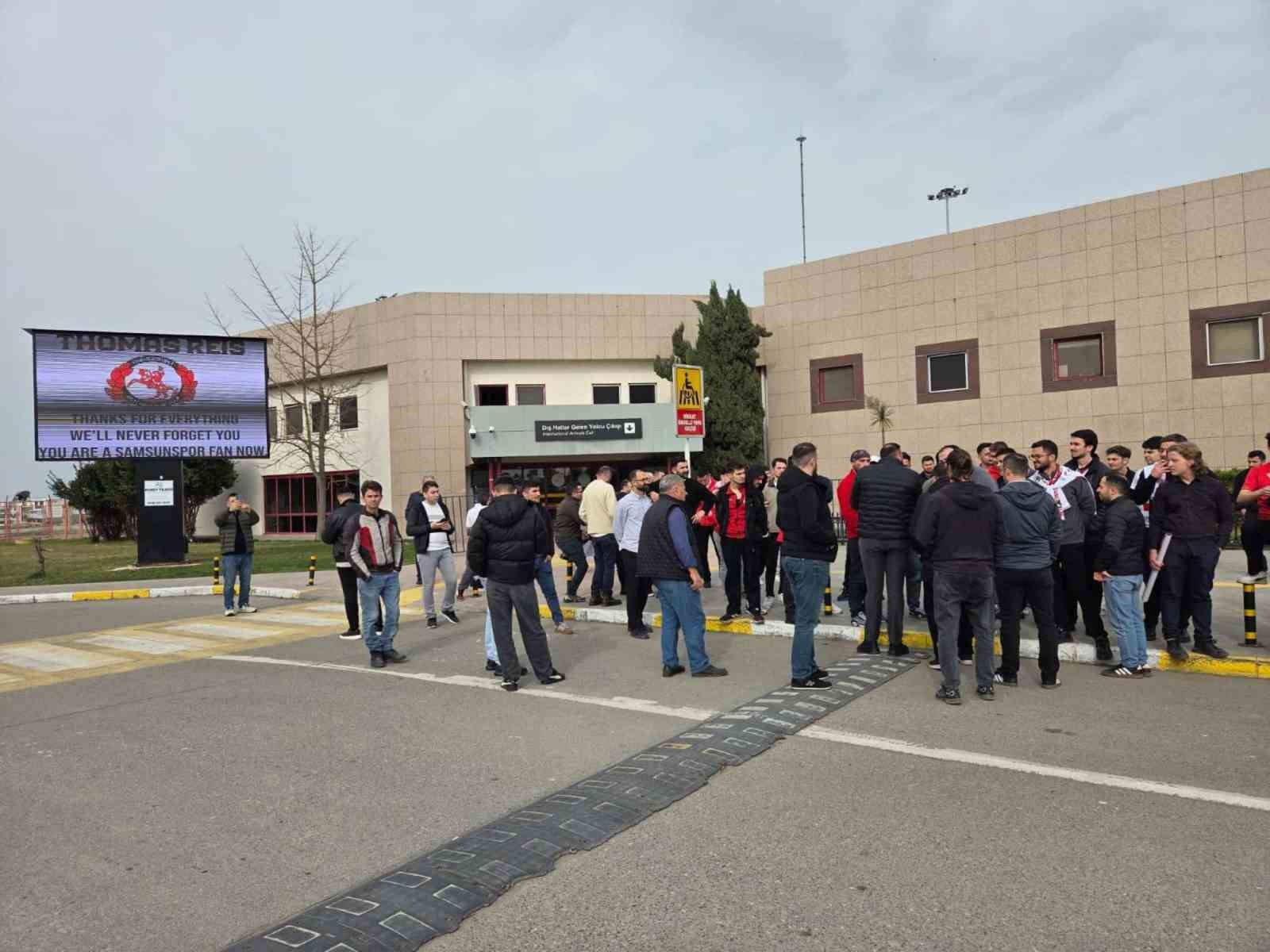 Samsunspor taraftarlarından Thomas Reis’e duygusal veda
