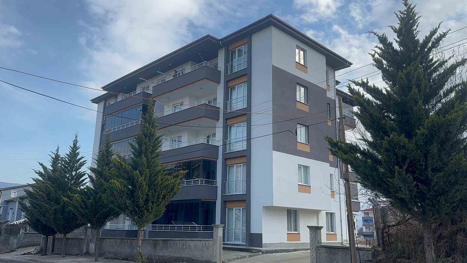 Sanal kumarda ailesinin mal varlığını kaybeden öğretmen hayatına son verdi
