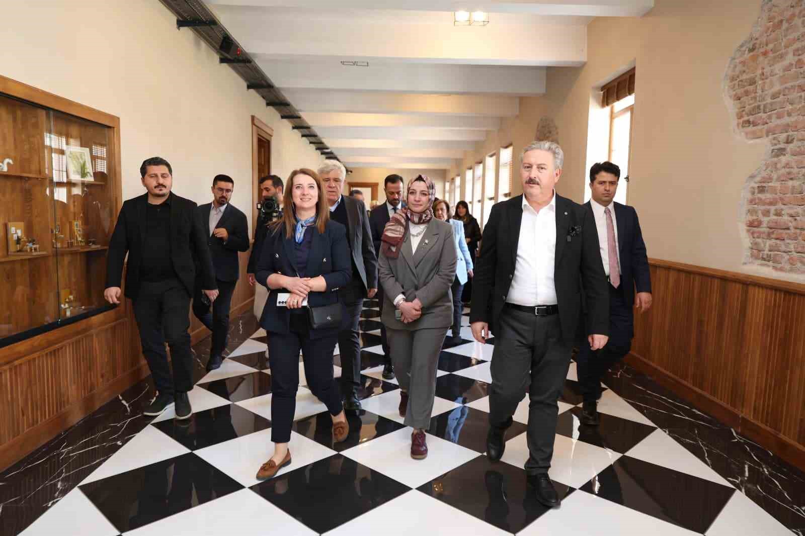 Sanat Melikgazi Kayseri Kent Konseyi’ni ağırladı
Sanat Melikgazi Kayseri Kent Konseyi’ni ağırladı