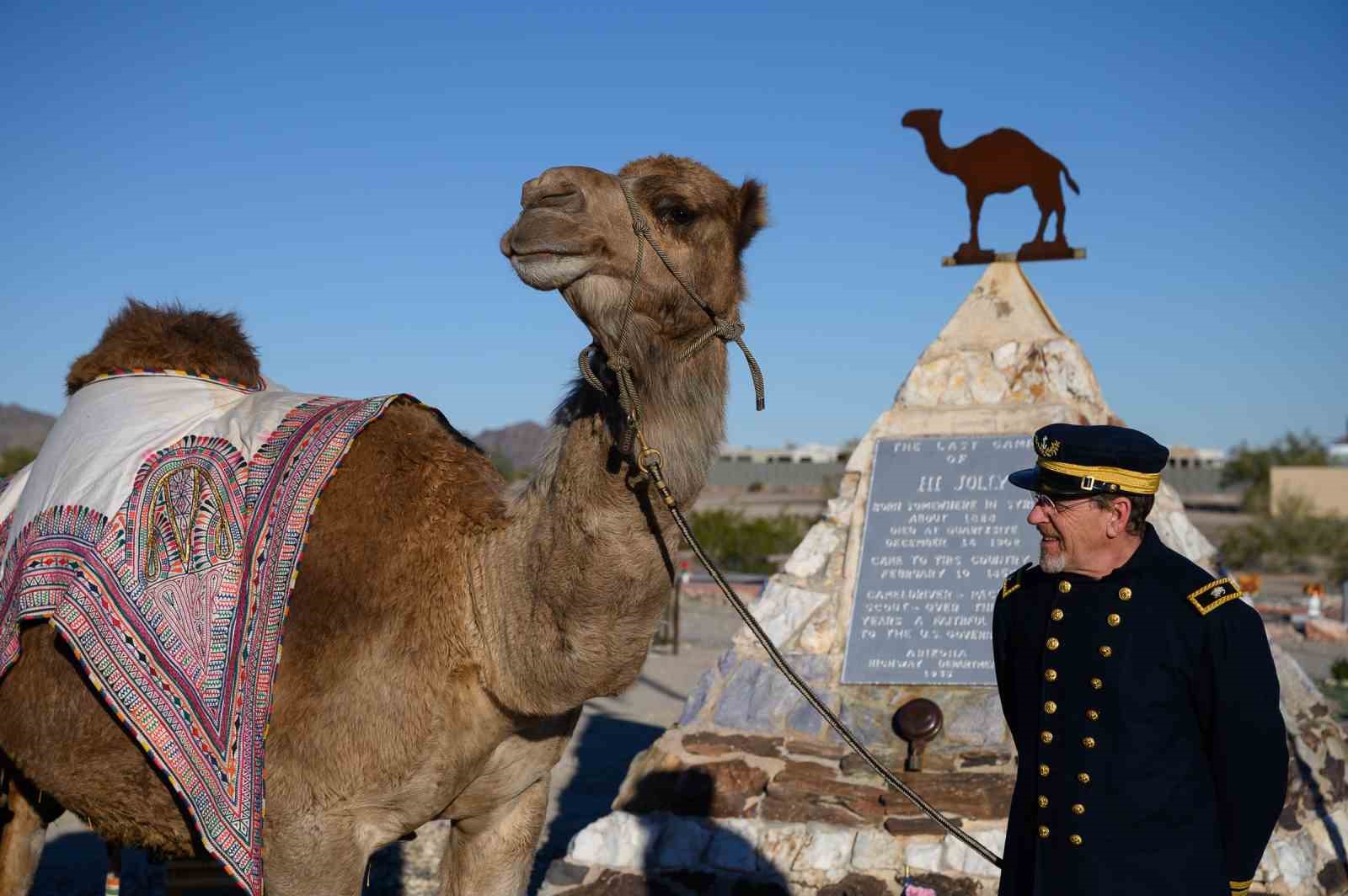 Sanatçı Mertcan Türkoğlu, Hi Jolly’nin Arizona’daki anıt mezarı başında anıldı
