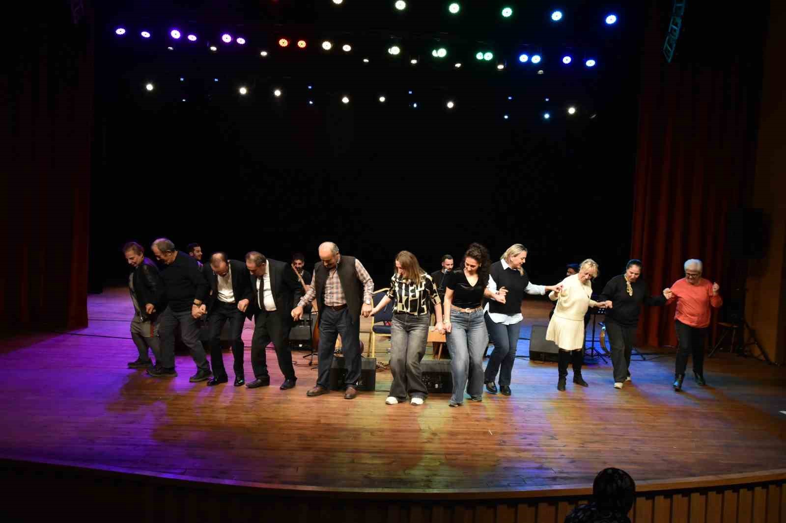 Sanatçı Salih Gündoğdu’dan Ata Sahne’de türkü şöleni
