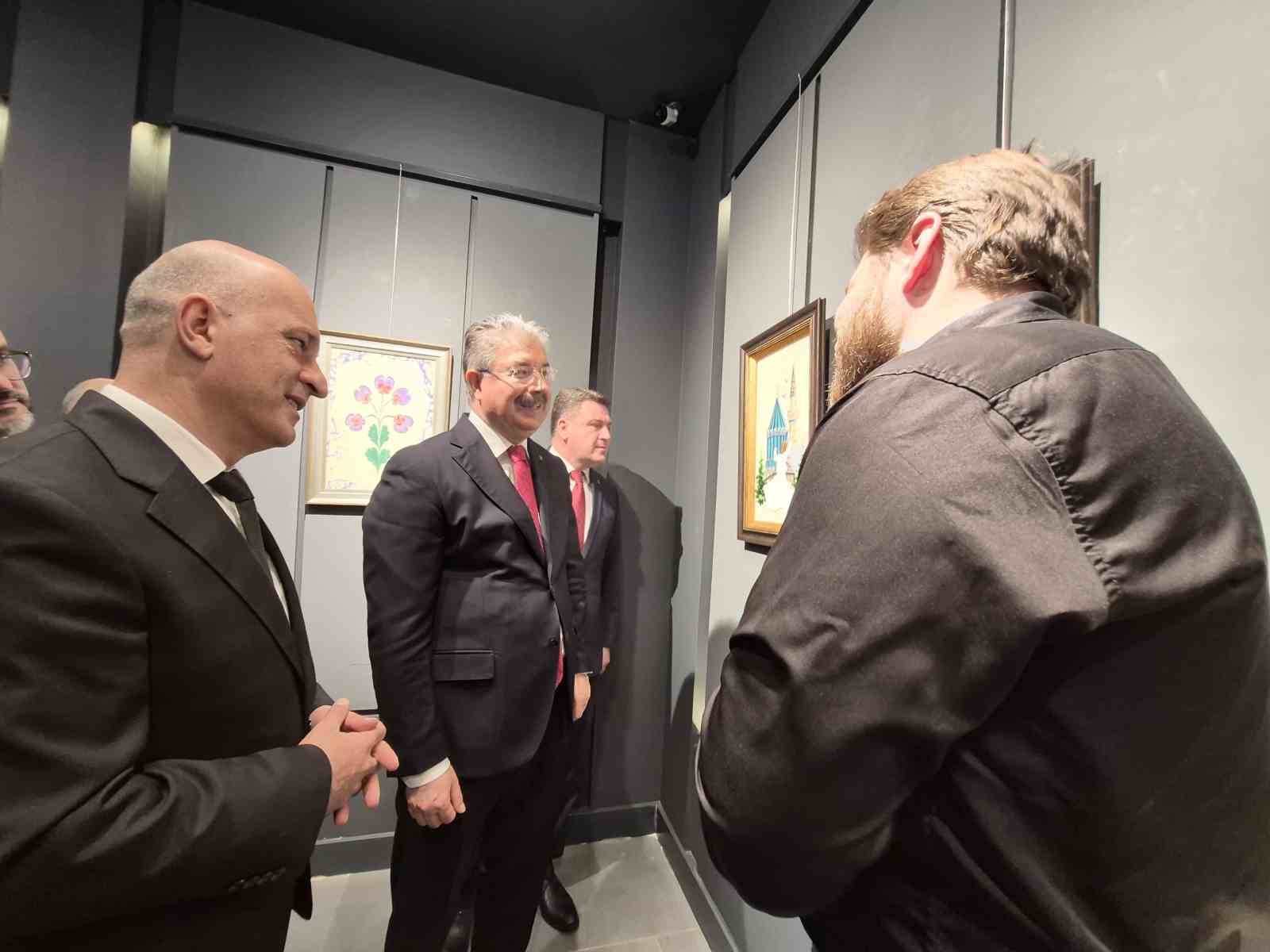 Sanatçı Taha Yoldaş, cam ve hat sanatını birleştirdi
