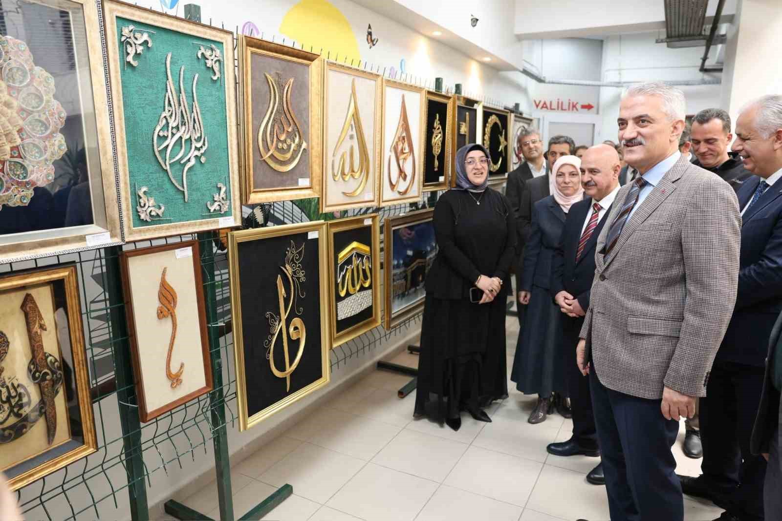 "Sanatın Diliyle Değerlerimiz" sergisi açıldı
