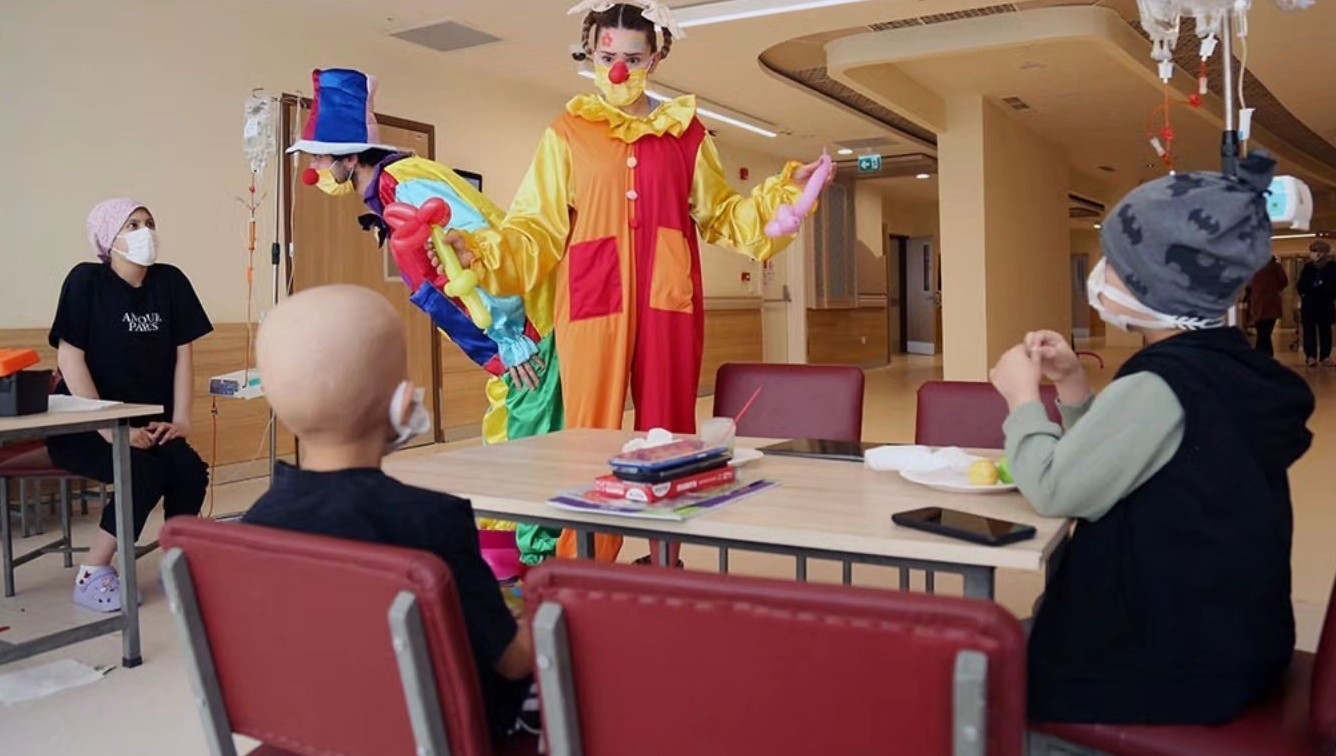 Sanatın rehabilite edici gücünü çocuklarla buluşturdular
