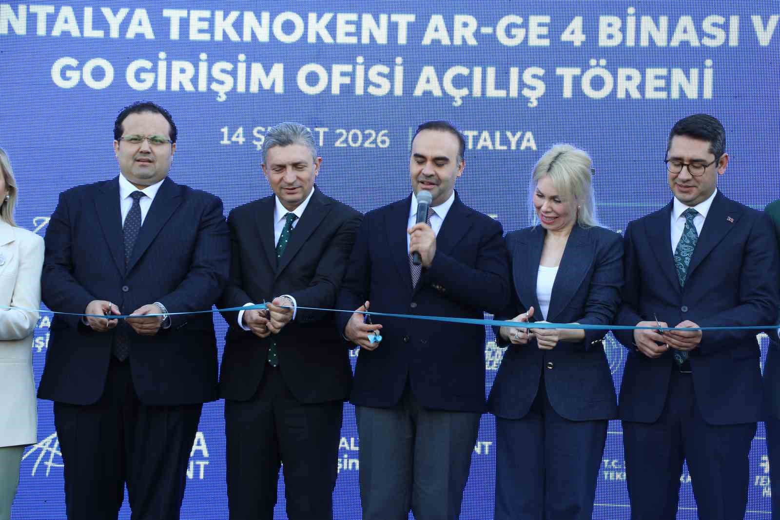 Sanayi ve Teknoloji Bakanı Kacır: "120 milyar liralık yatırımı harekete geçirdik"
Sanayi ve Teknoloji Bakanı Kacır: "120 milyar liralık yatırımı harekete geçirdik"