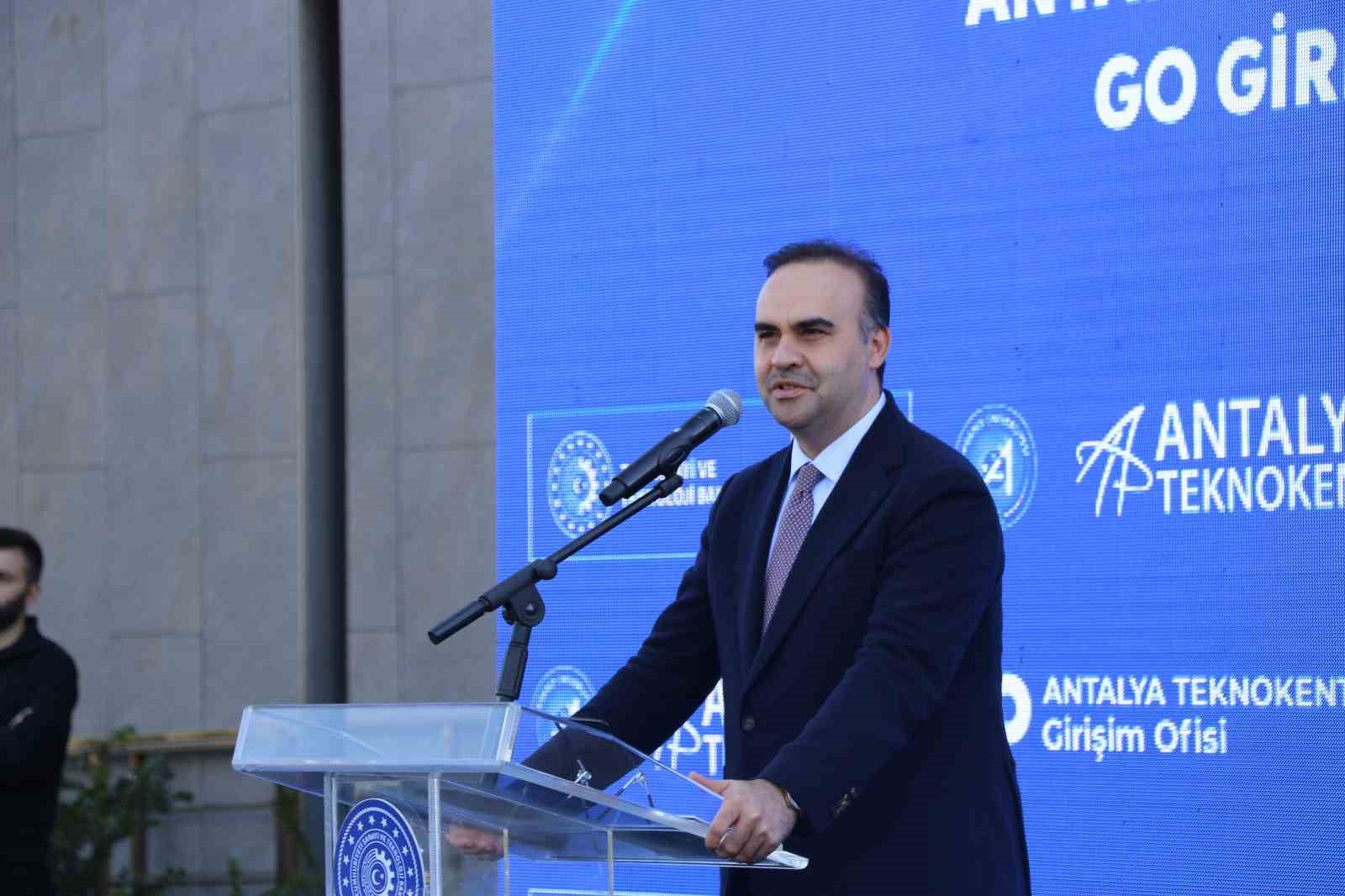 Sanayi ve Teknoloji Bakanı Kacır: "120 milyar liralık yatırımı harekete geçirdik"
Sanayi ve Teknoloji Bakanı Kacır: "120 milyar liralık yatırımı harekete geçirdik"