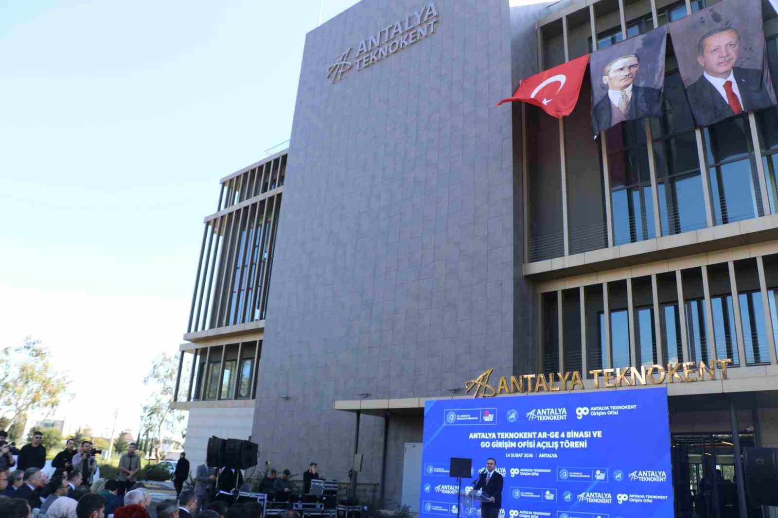 Sanayi ve Teknoloji Bakanı Kacır: "120 milyar liralık yatırımı harekete geçirdik"
Sanayi ve Teknoloji Bakanı Kacır: "120 milyar liralık yatırımı harekete geçirdik"
