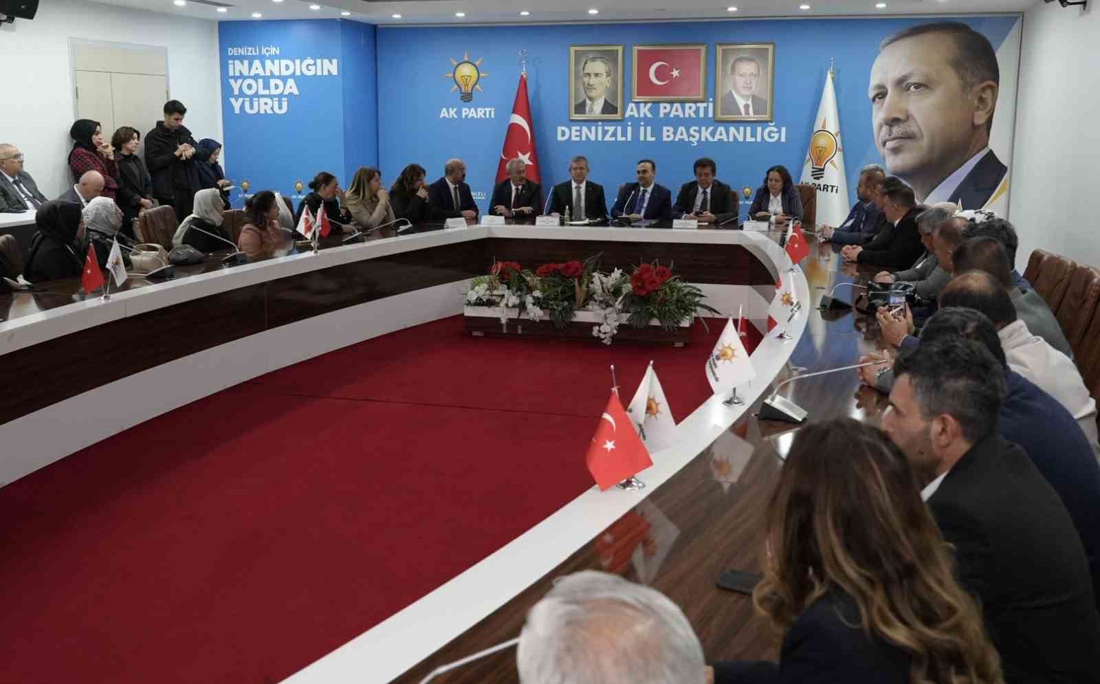 Sanayi ve Teknoloji Bakanı Mehmet Fatih Kacır Denizli partilileriyle bir araya geldi
