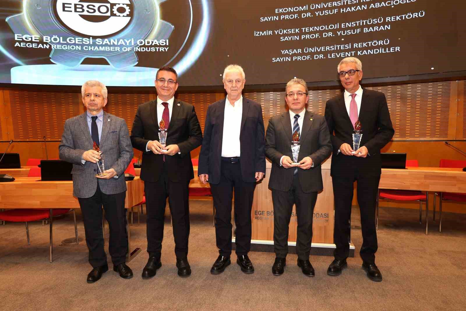 Sanayicilerden İzmir Ekonomi’ye 5 ödül
