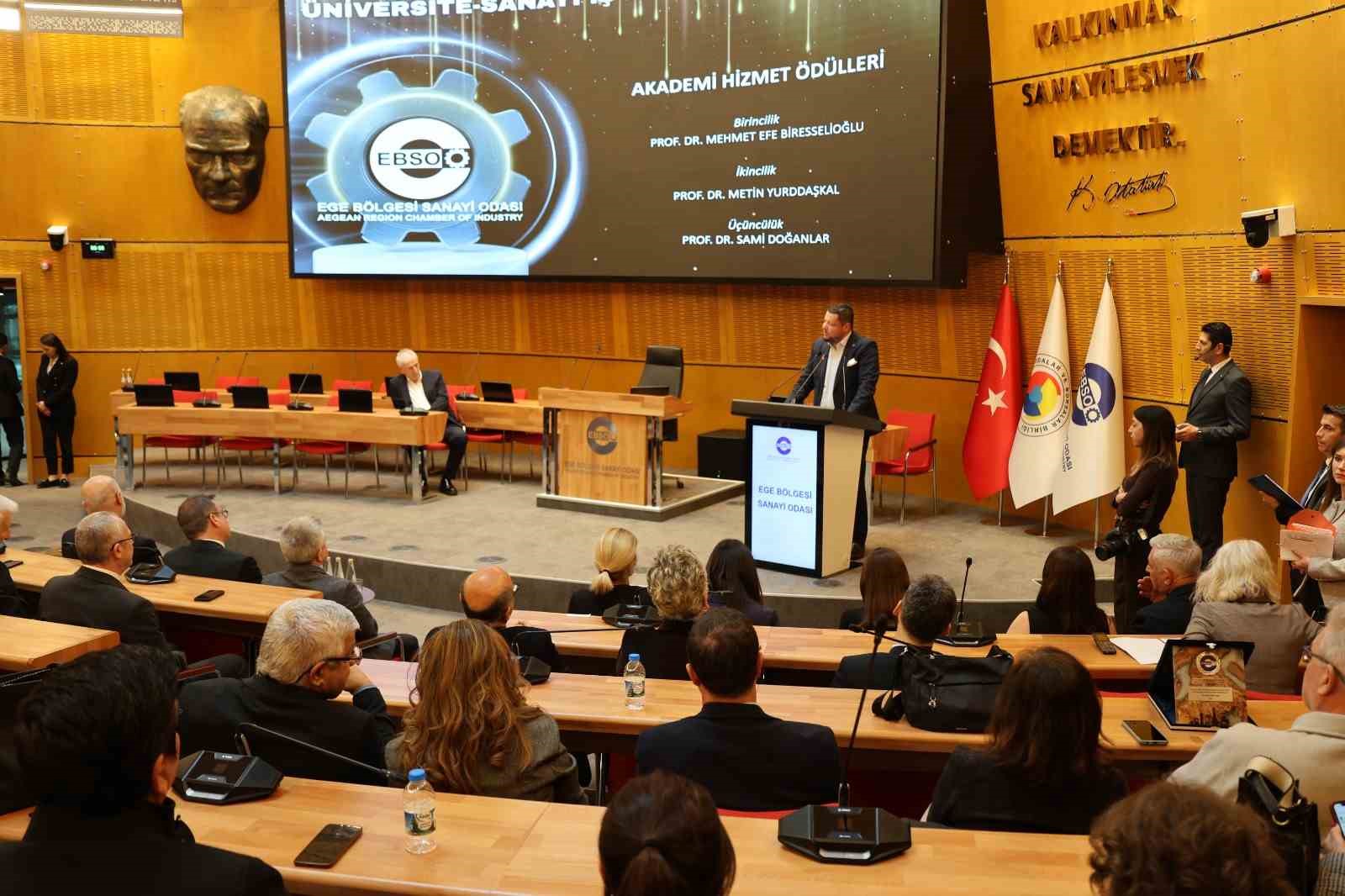 Sanayicilerden İzmir Ekonomi’ye 5 ödül
