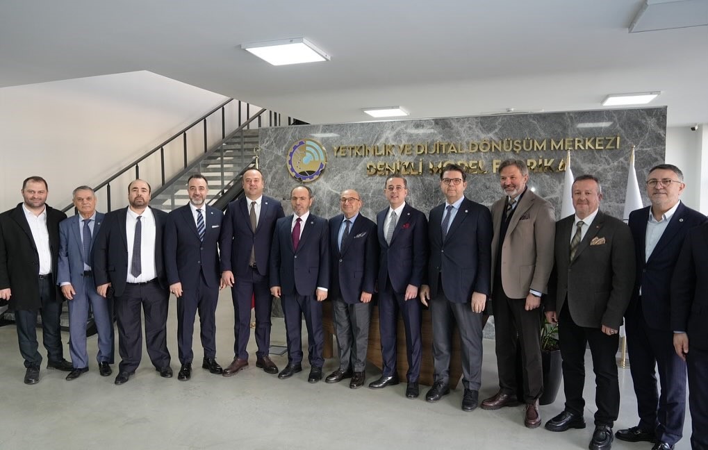 Sanayicinin geleceğine stratejik adımı Denizli Model Fabrika hizmete açıldı
