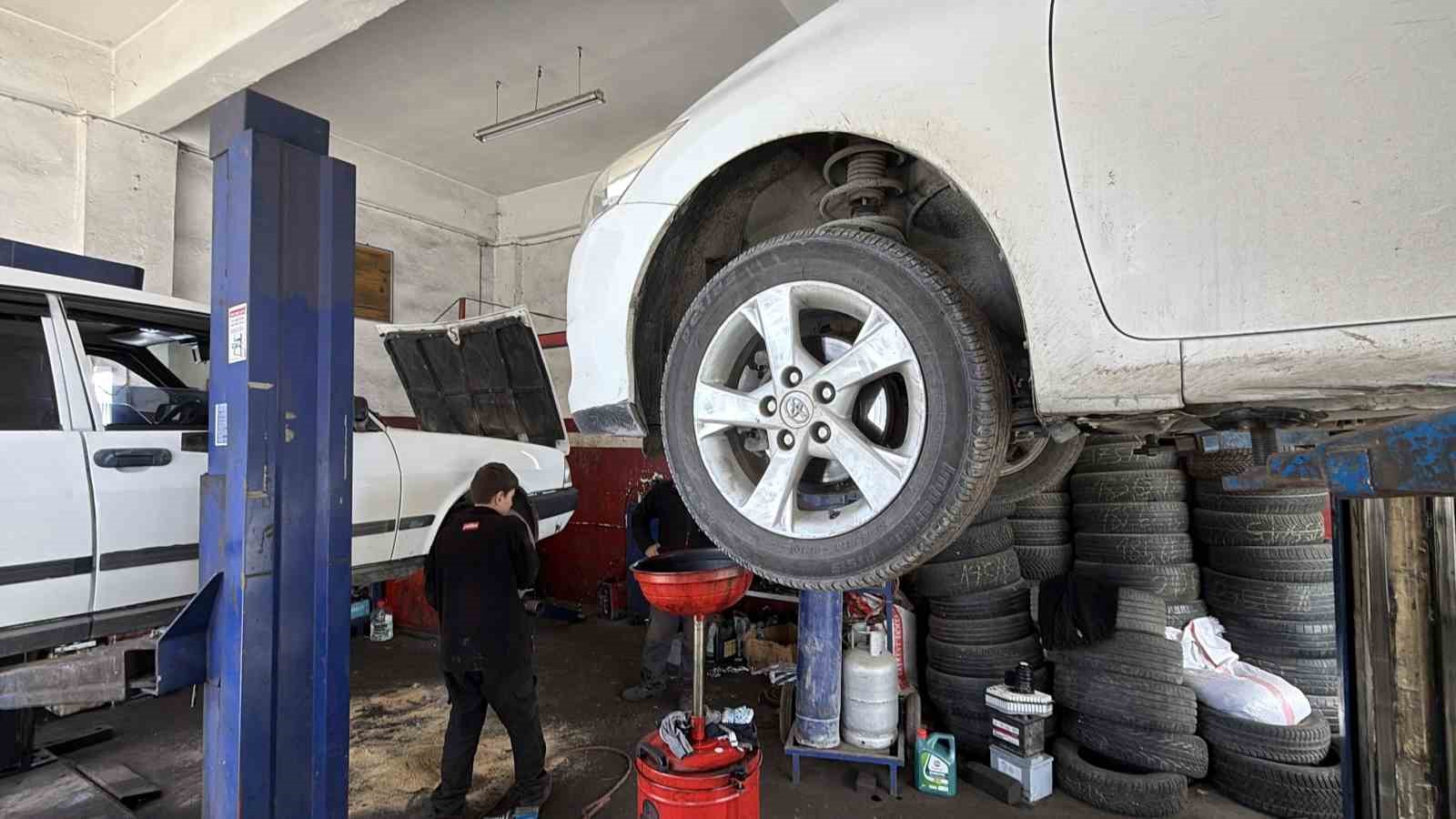 Sanayide yaz lastiği mesaisi erken başladı
