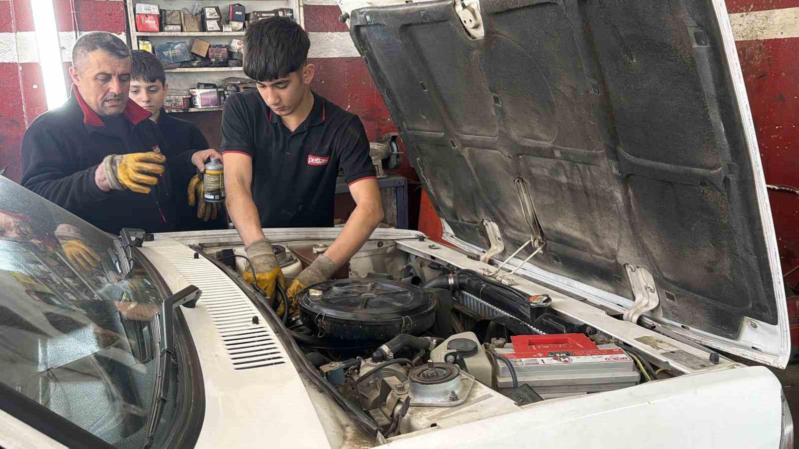 Sanayide yaz lastiği mesaisi erken başladı
