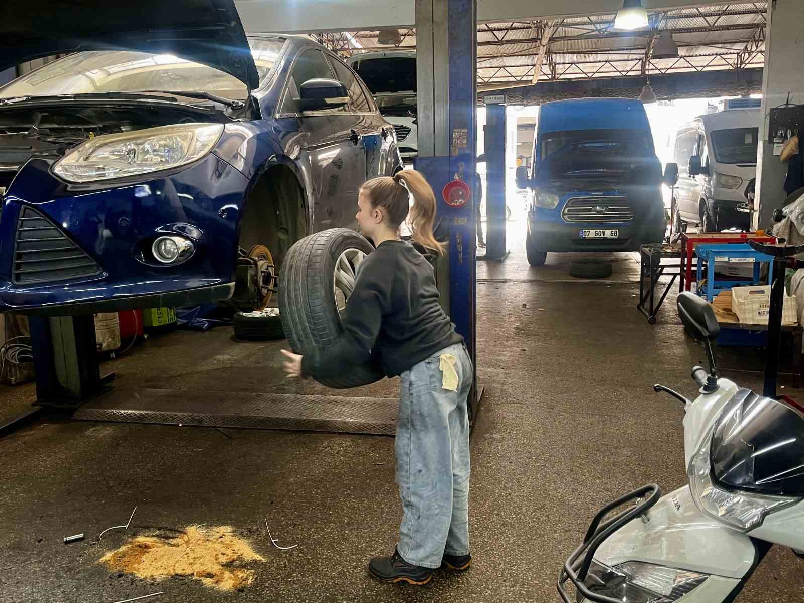 Sanayinin 17 yaşındaki oto tamircisi kadın ustası
