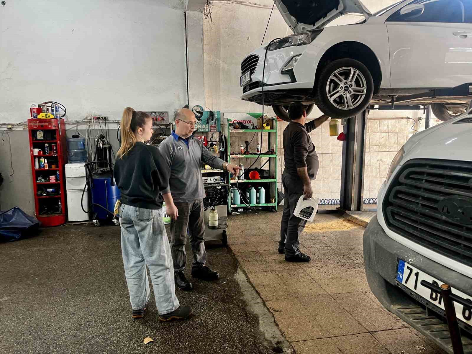 Sanayinin 17 yaşındaki oto tamircisi kadın ustası
