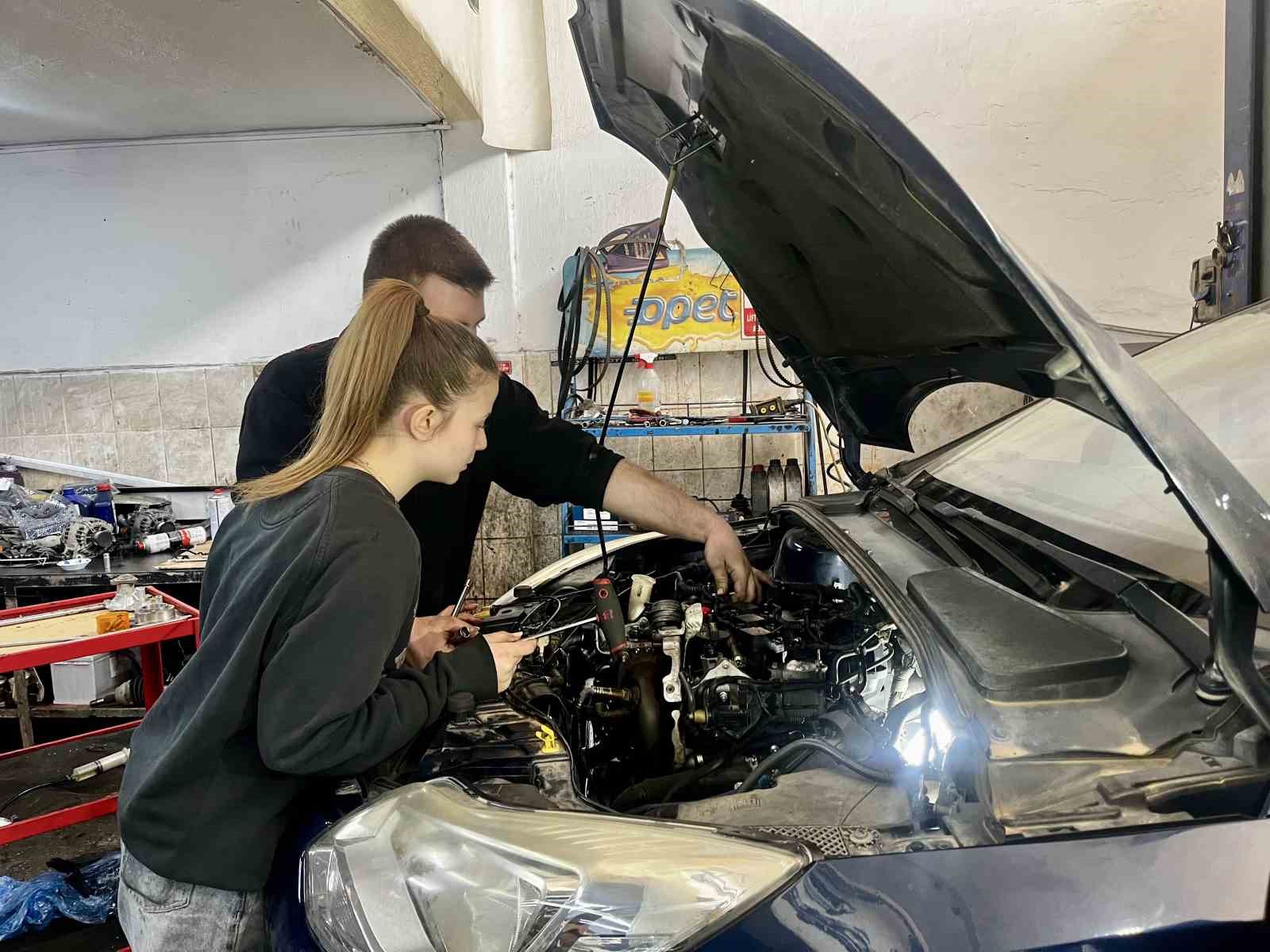 Sanayinin 17 yaşındaki oto tamircisi kadın ustası
