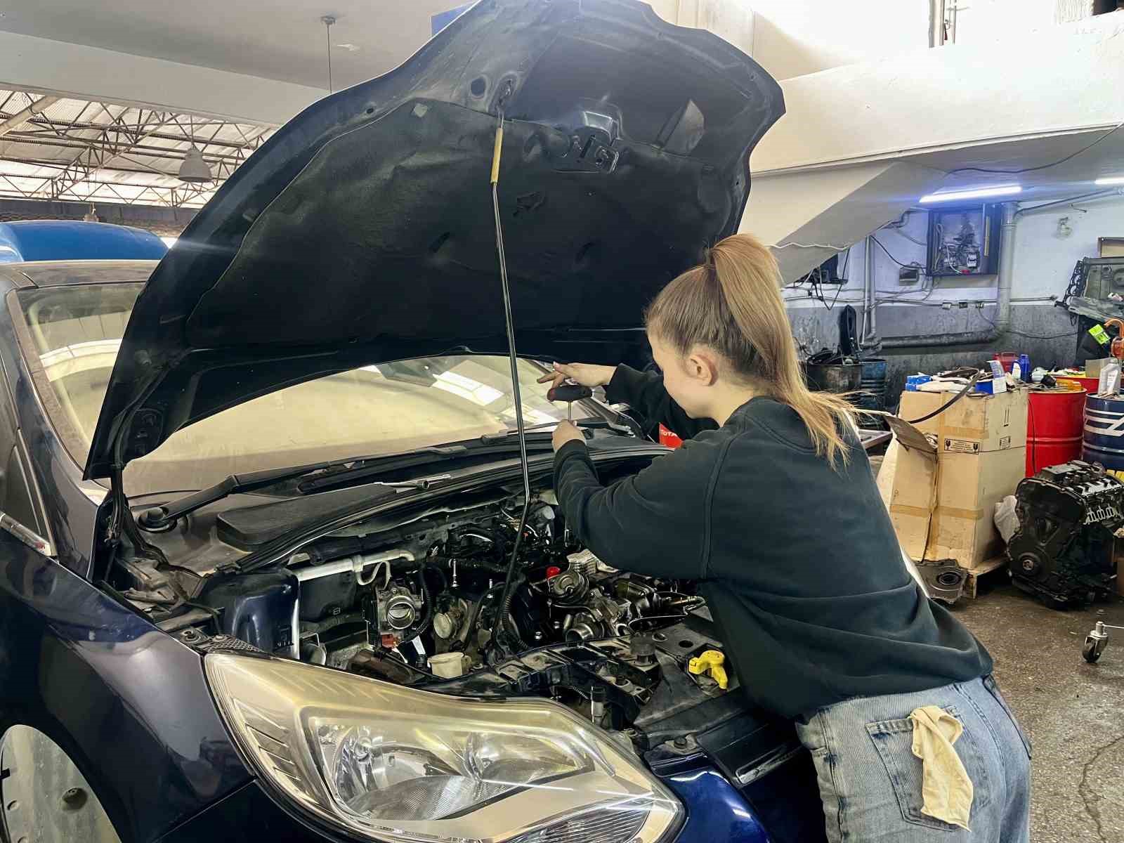 Sanayinin 17 yaşındaki oto tamircisi kadın ustası
