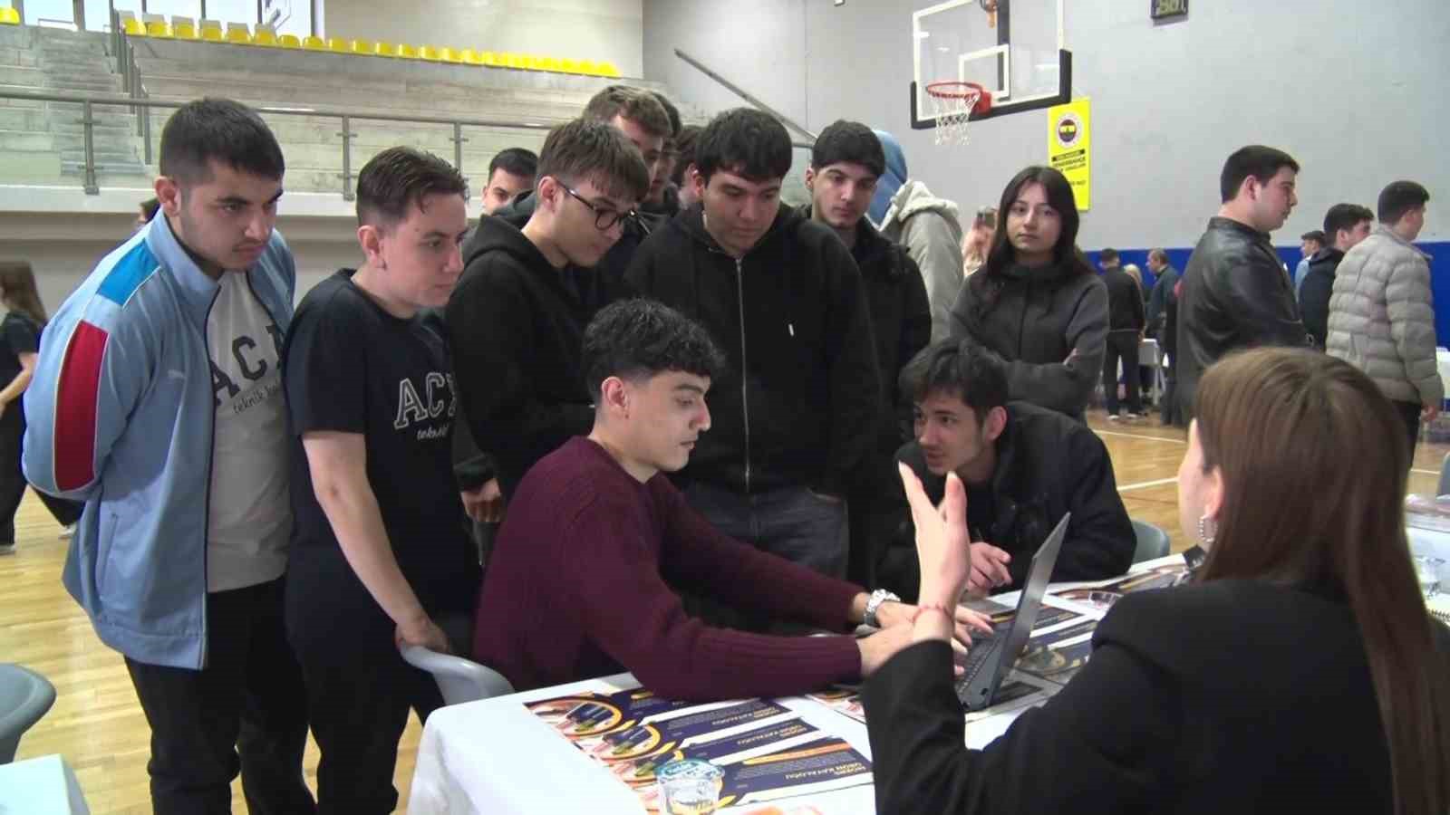 Sanayinin kalbi Gebze’de geleceğin ustaları iş dünyasıyla buluştu
