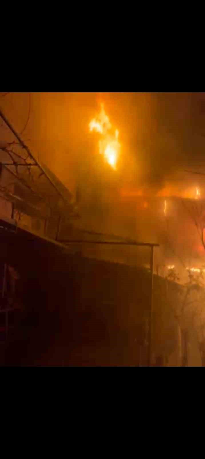 Sancaktepe’de ahşap baraka yangını korkuttu
