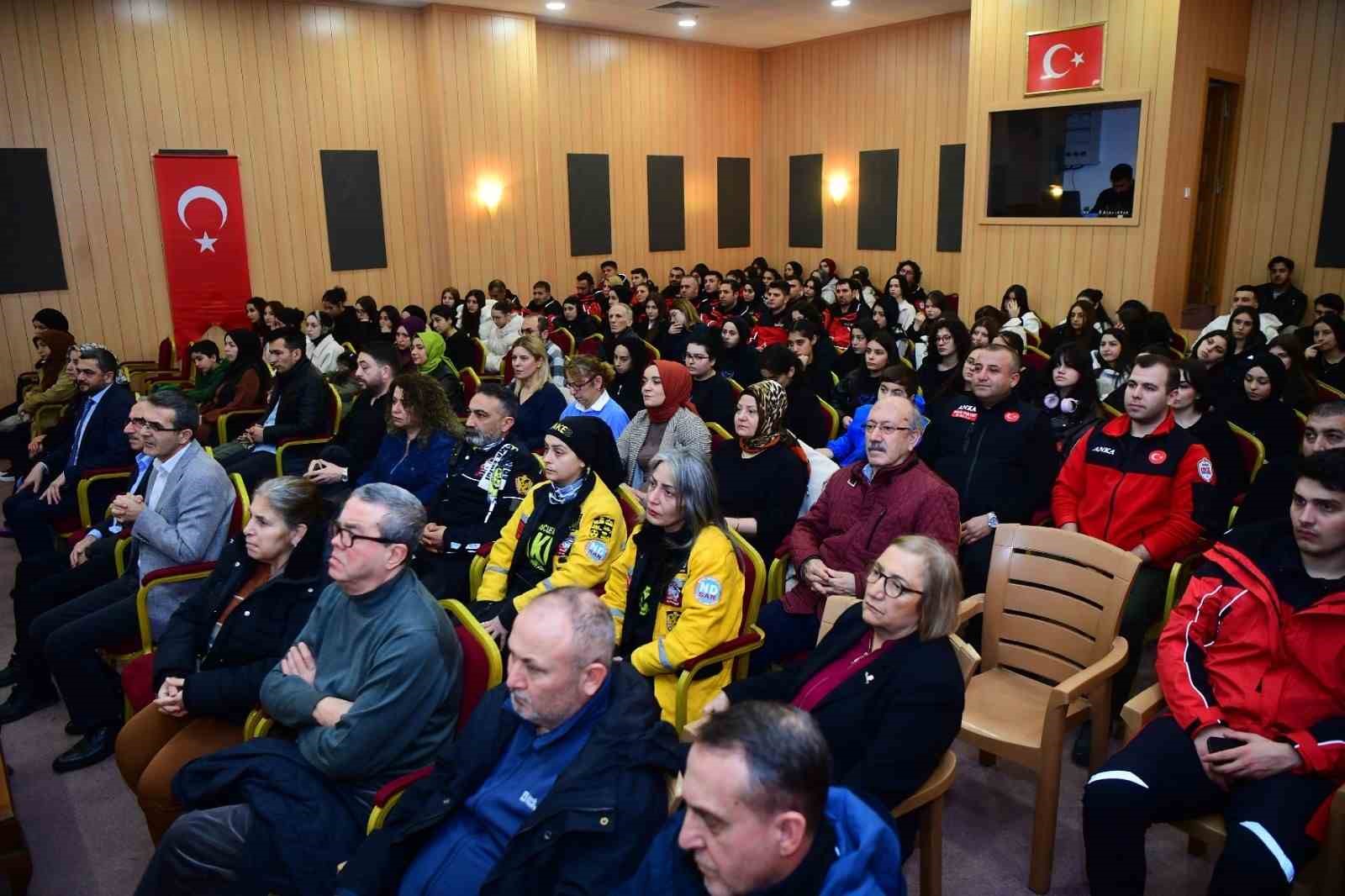 Sancaktepe’de "Dirençli Şehir" kararlılığı: 6 Şubat depremlerinde hayatını kaybedenler anıldı
