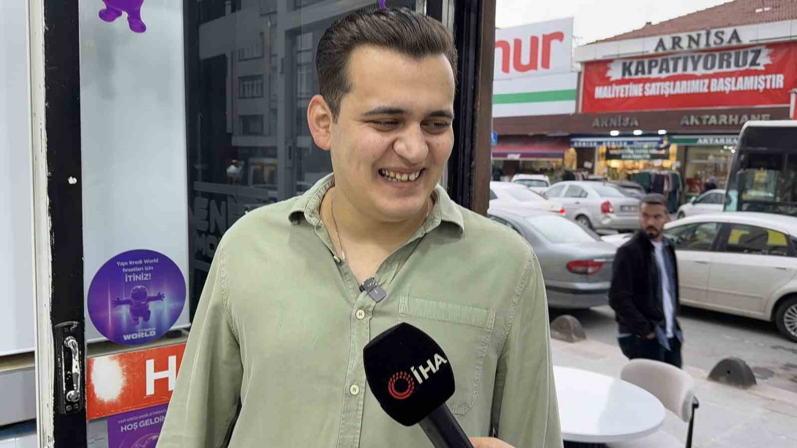 Sandalyesi çalınan mobilyacıdan hırsıza sitem: "Abla takımı bozdun, kalanı da gel al"
