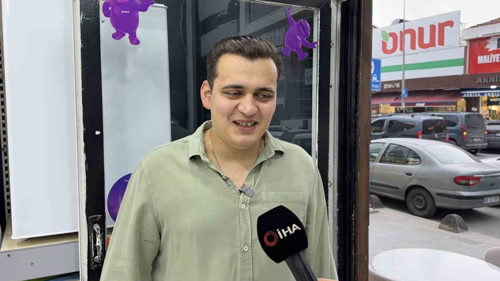 Sandalyesi çalınan mobilyacıdan hırsıza sitem: "Abla takımı bozdun, kalanı da gel al"
