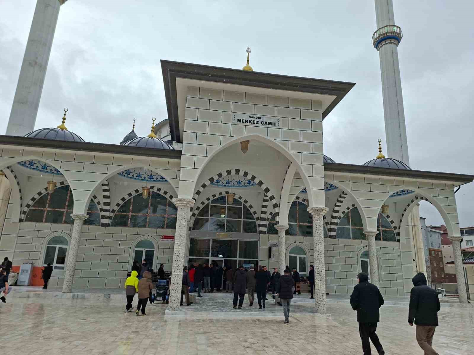 Sandıklı Merkez Cami ibadete açıldı
