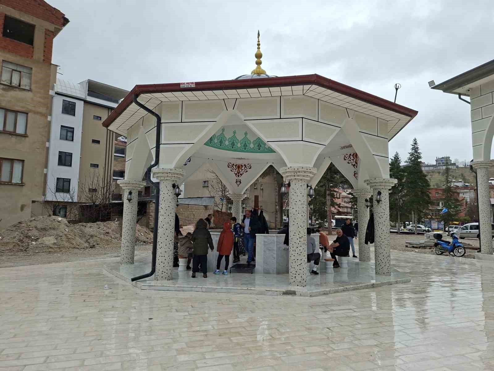 Sandıklı Merkez Cami ibadete açıldı
