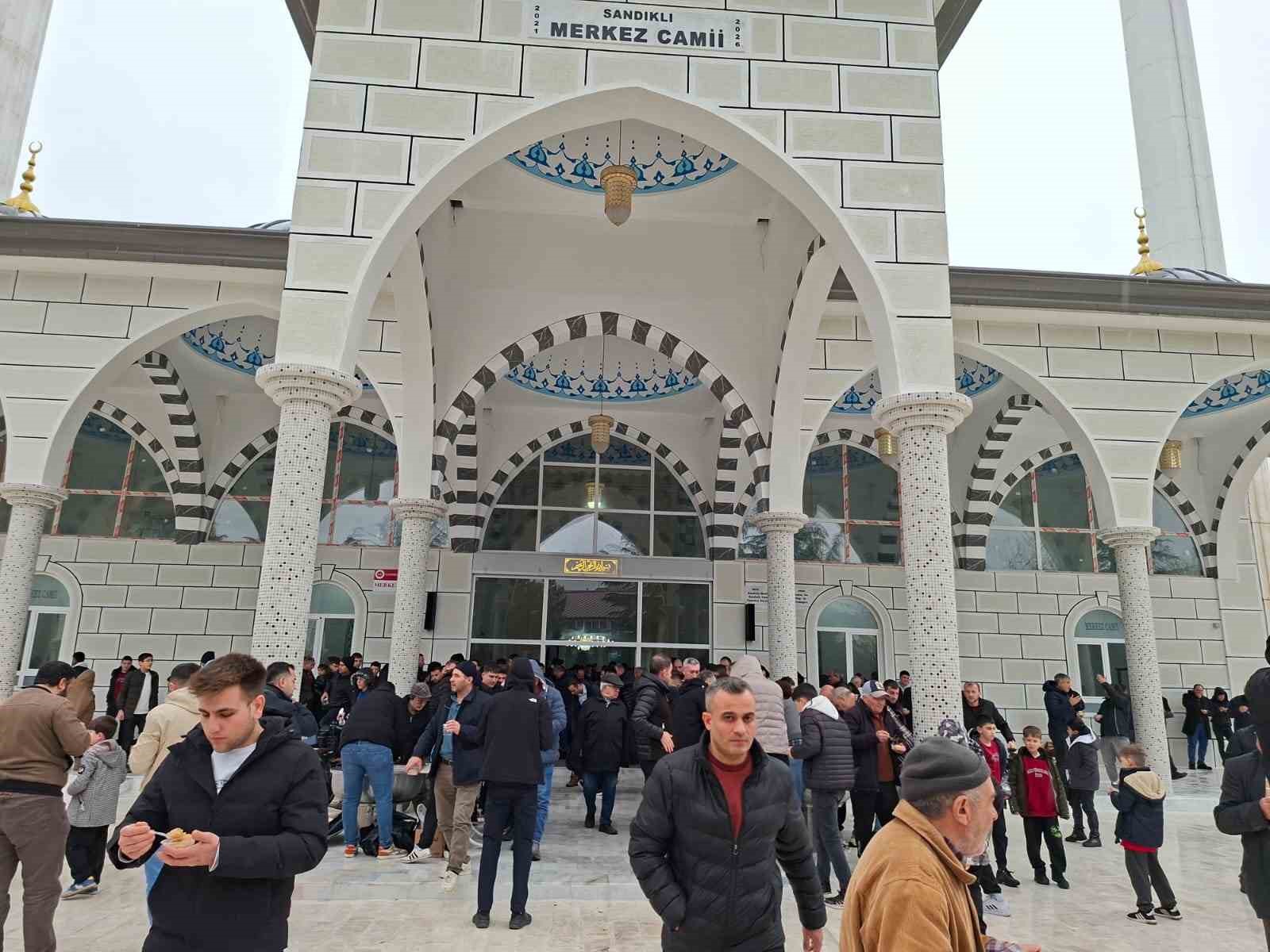 Sandıklı Merkez Cami ibadete açıldı
